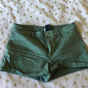 💌3 for $20 NWOT H&M green high waist shorts - M